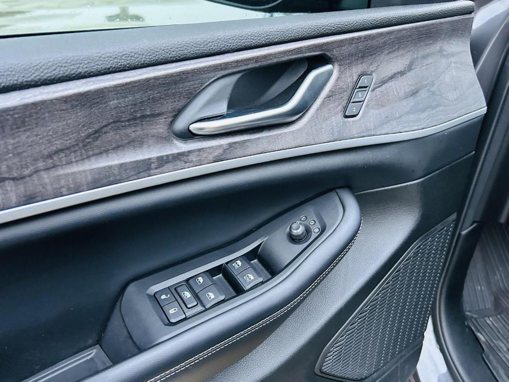 used 2023 Jeep Grand Cherokee car, priced at $33,000