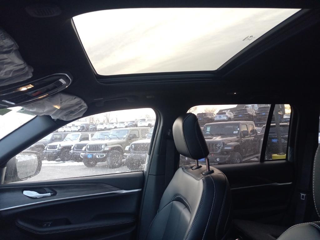 new 2026 Jeep Grand Cherokee car, priced at $50,580