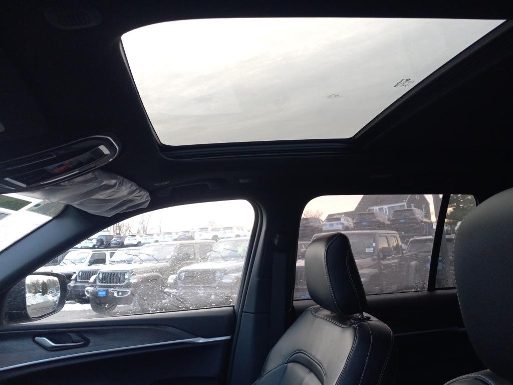 new 2026 Jeep Grand Cherokee car, priced at $50,580