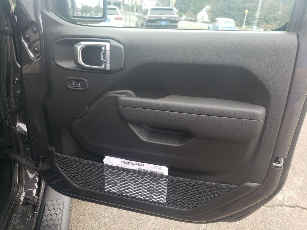 new 2025 Jeep Wrangler car, priced at $54,270