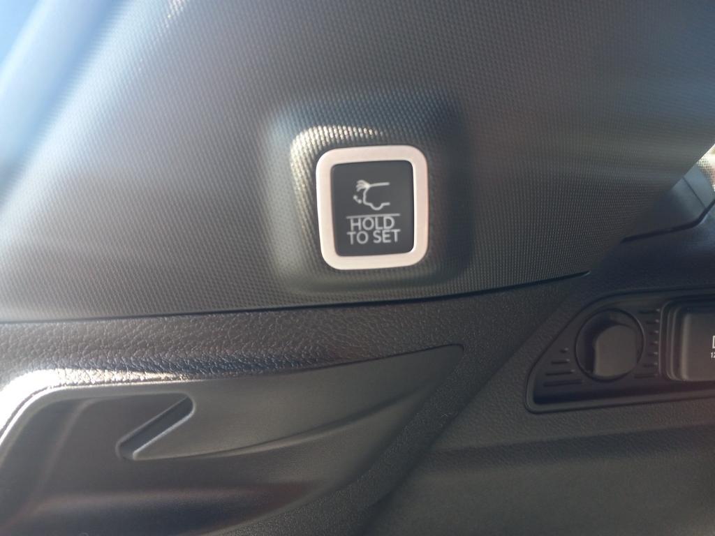 new 2026 Jeep Grand Cherokee car, priced at $49,985