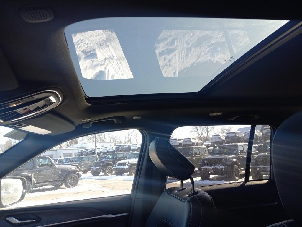 new 2026 Jeep Grand Cherokee car, priced at $49,985