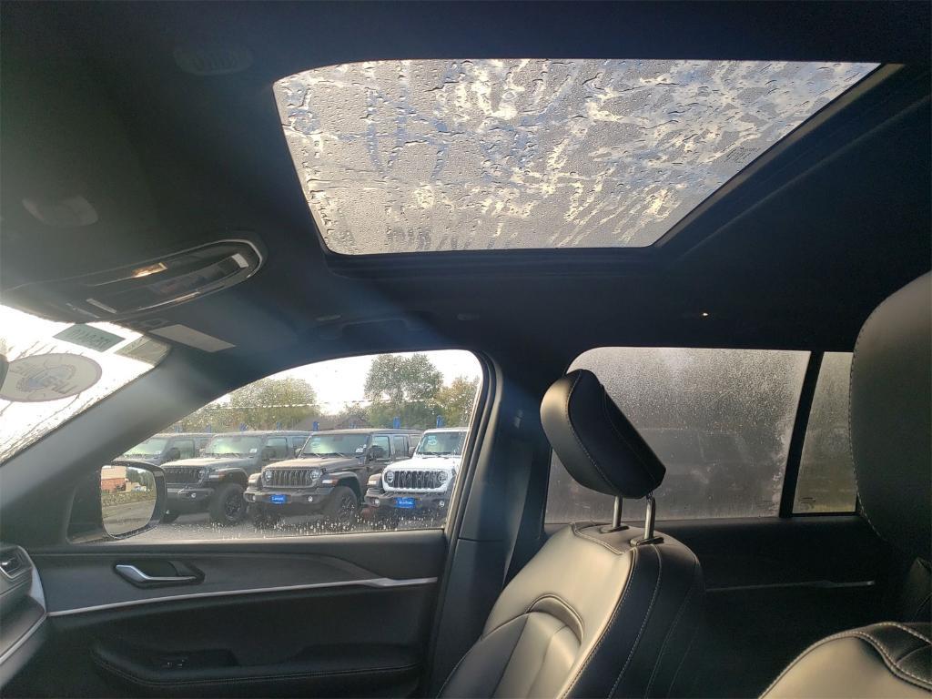 new 2025 Jeep Grand Cherokee car, priced at $52,140