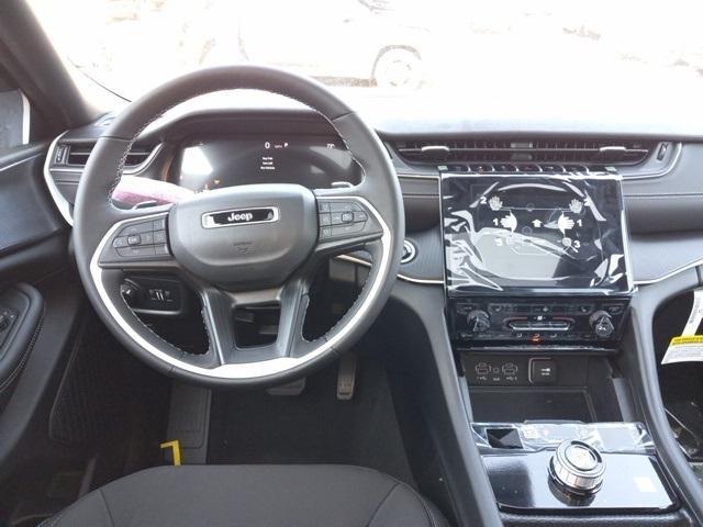 new 2025 Jeep Grand Cherokee car, priced at $43,575