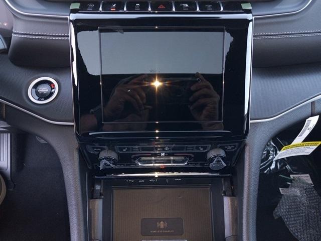 new 2025 Jeep Grand Cherokee car, priced at $43,575