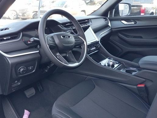 new 2025 Jeep Grand Cherokee car, priced at $43,575