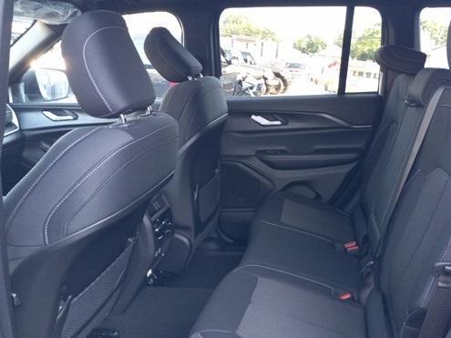 new 2025 Jeep Grand Cherokee car, priced at $43,575