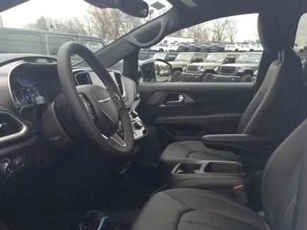 new 2025 Chrysler Pacifica car, priced at $43,499