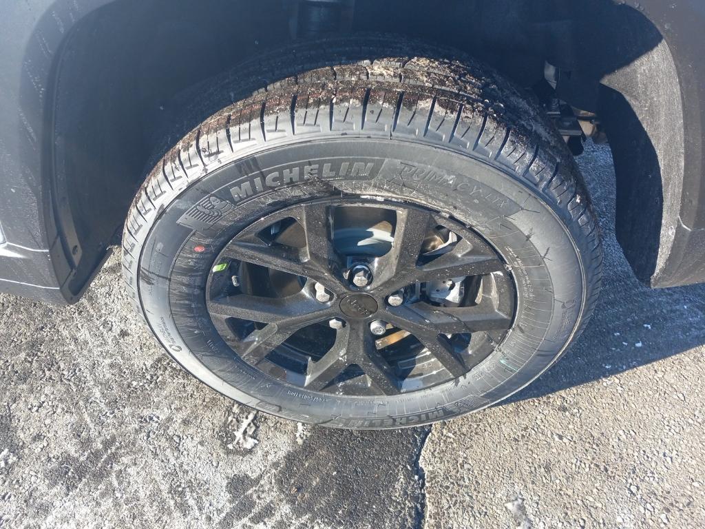 new 2025 Jeep Grand Cherokee car, priced at $47,330