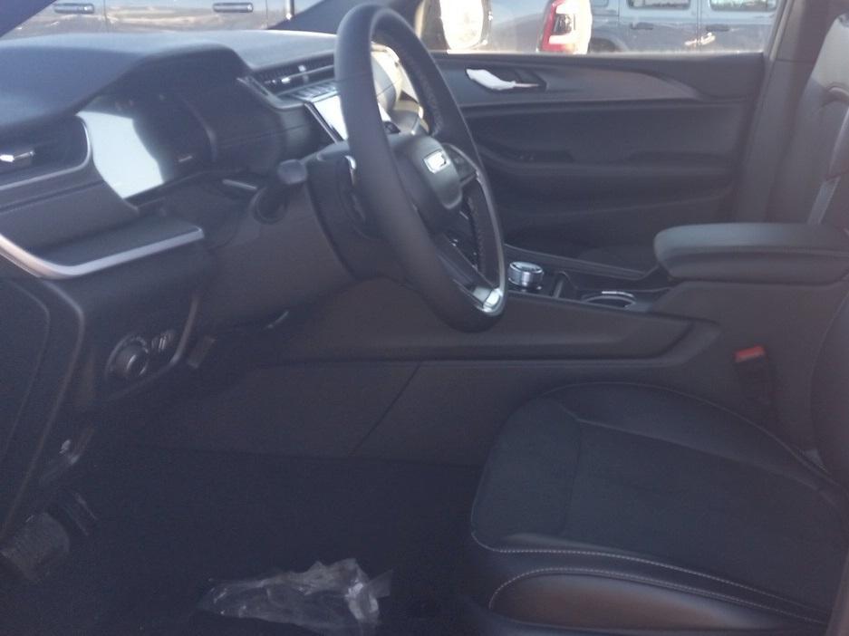 new 2025 Jeep Grand Cherokee car, priced at $47,330