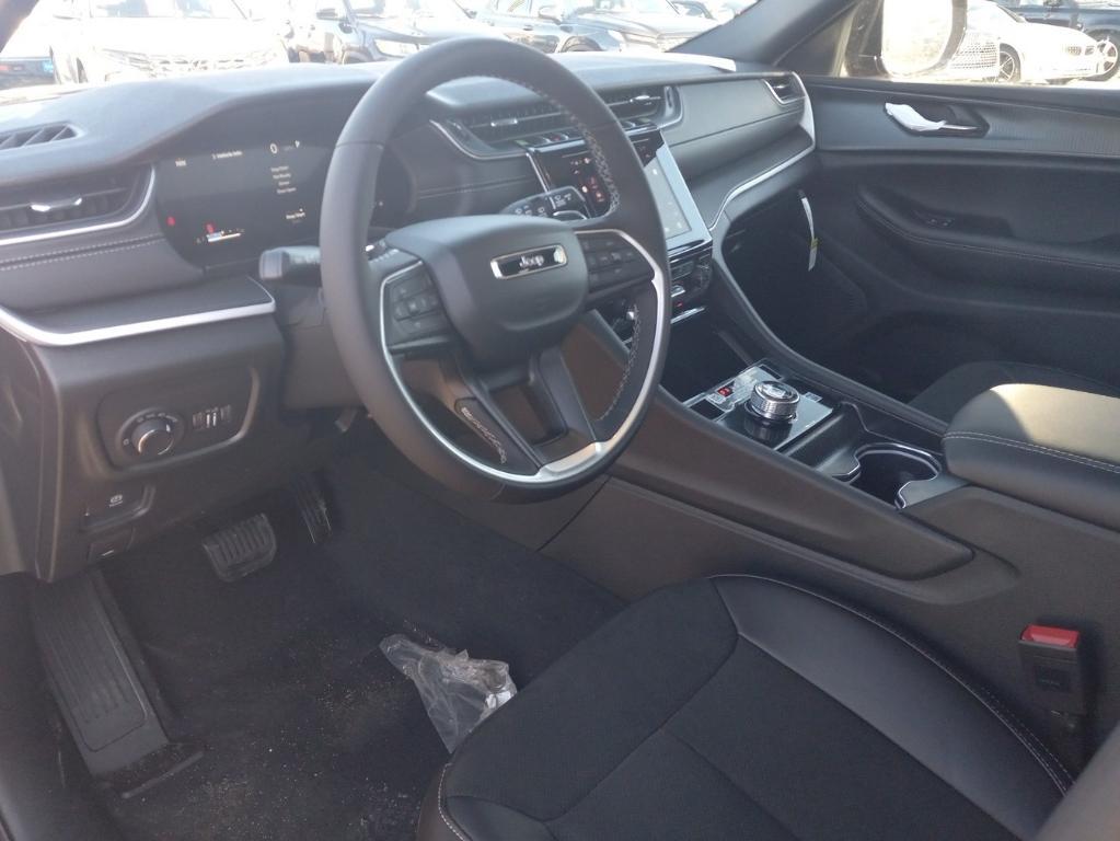 new 2025 Jeep Grand Cherokee car, priced at $47,330