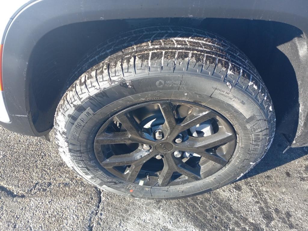 new 2025 Jeep Grand Cherokee car, priced at $47,330