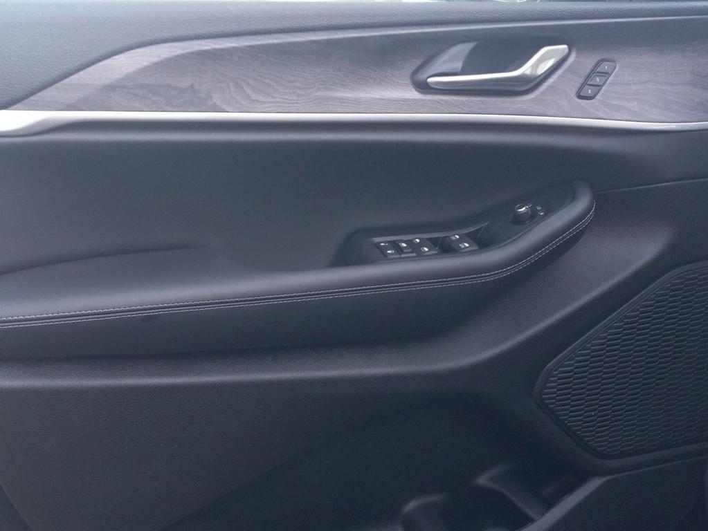 new 2025 Jeep Grand Cherokee L car, priced at $52,720