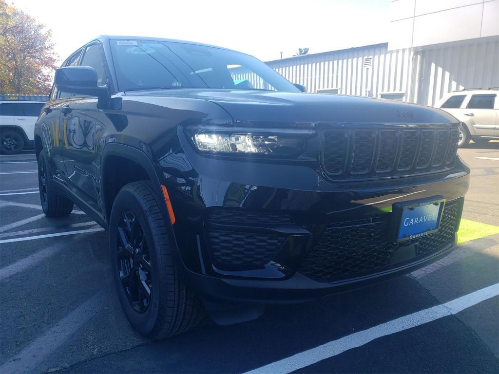 new 2025 Jeep Grand Cherokee car, priced at $46,730
