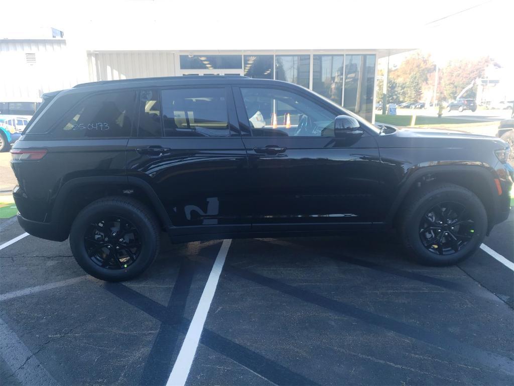 new 2025 Jeep Grand Cherokee car, priced at $46,730