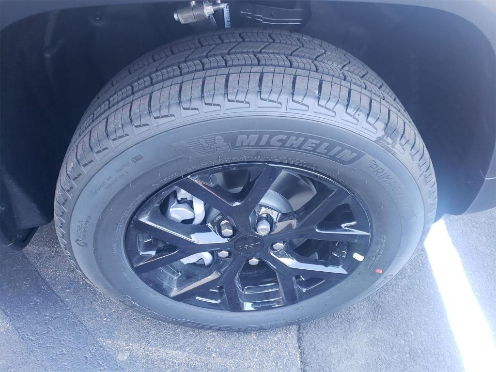 new 2025 Jeep Grand Cherokee car, priced at $46,730