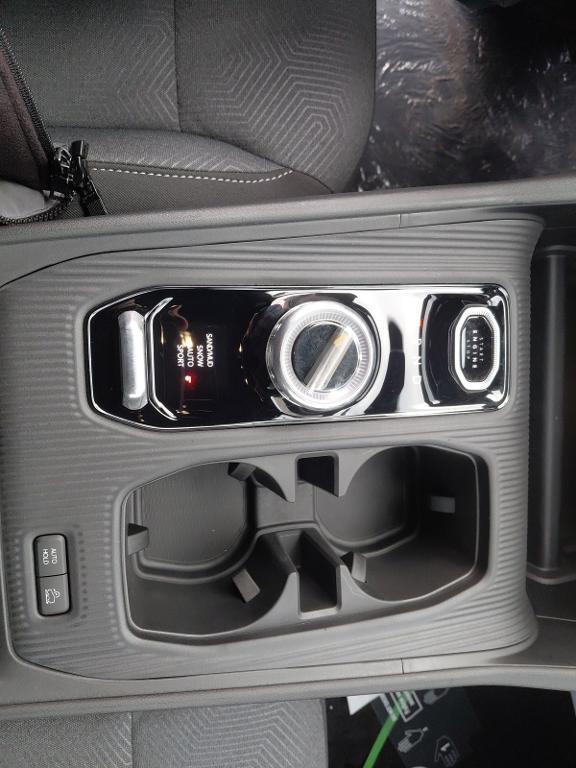 new 2026 Jeep Cherokee car, priced at $40,490