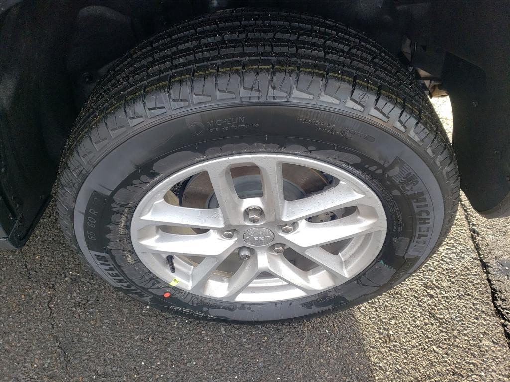 new 2025 Jeep Grand Cherokee car, priced at $44,170