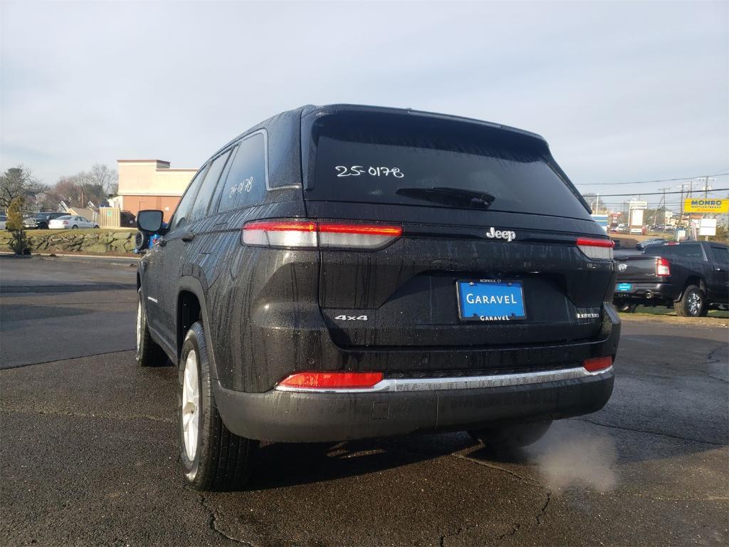 new 2025 Jeep Grand Cherokee car, priced at $44,170