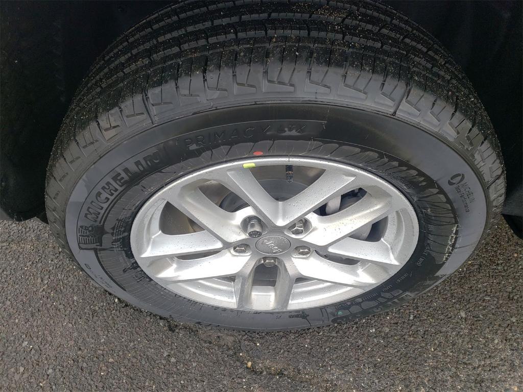 new 2025 Jeep Grand Cherokee car, priced at $44,170