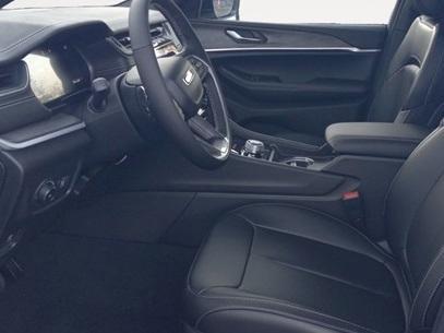 new 2025 Jeep Grand Cherokee car, priced at $49,915