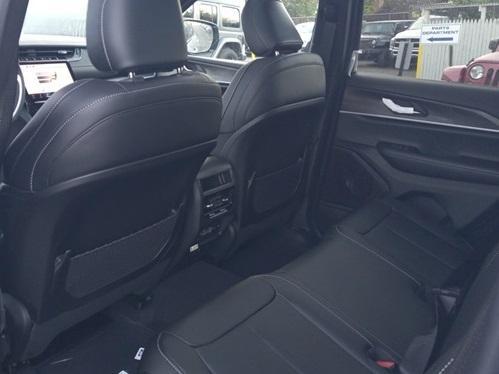 new 2025 Jeep Grand Cherokee car, priced at $49,915