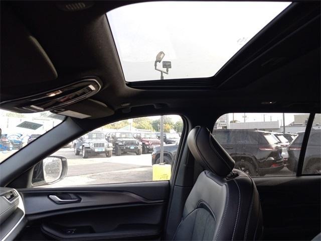 new 2025 Jeep Grand Cherokee car, priced at $47,780