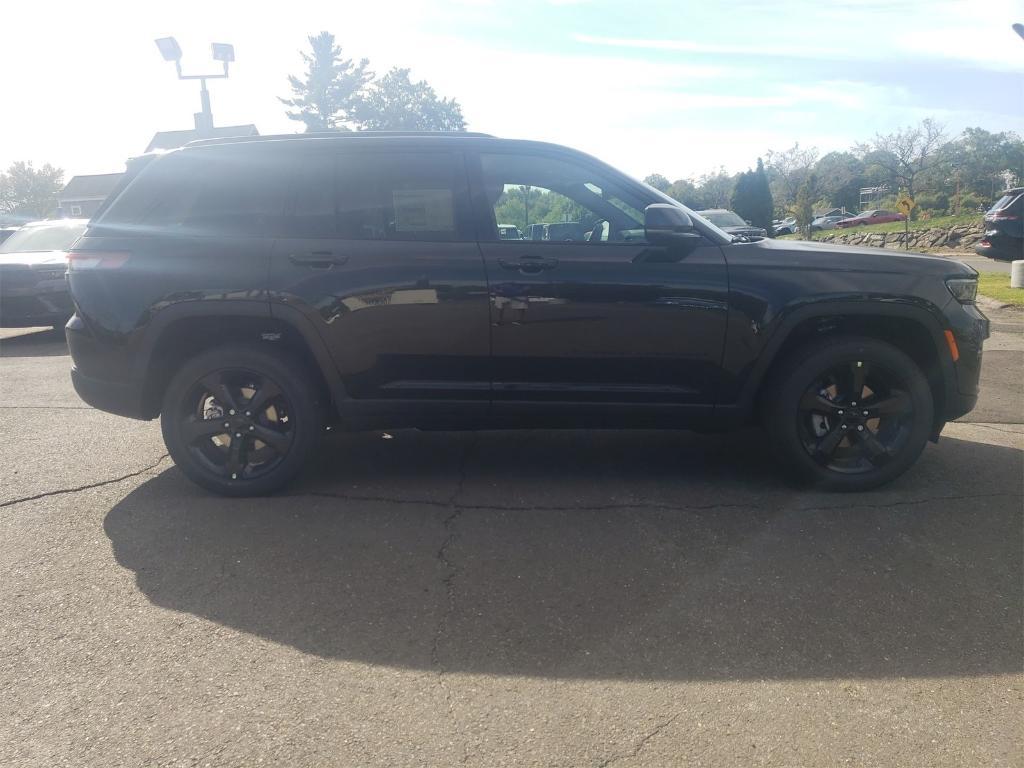 new 2025 Jeep Grand Cherokee car, priced at $48,375