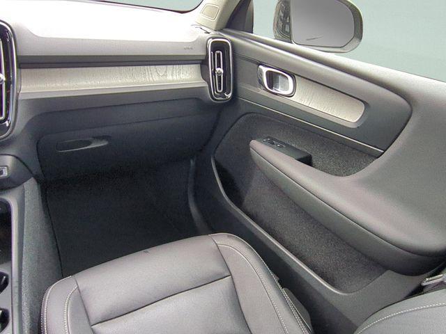 used 2024 Volvo XC40 car, priced at $28,627