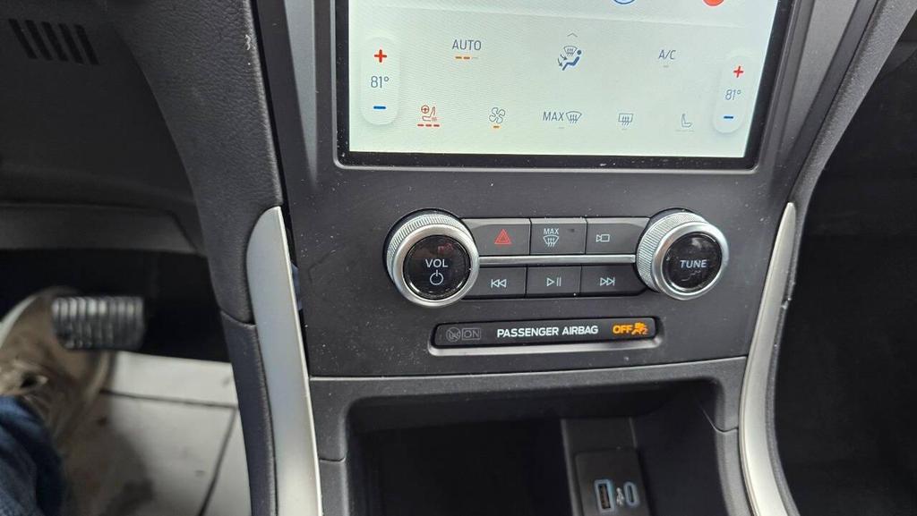 used 2024 Ford Edge car, priced at $29,400