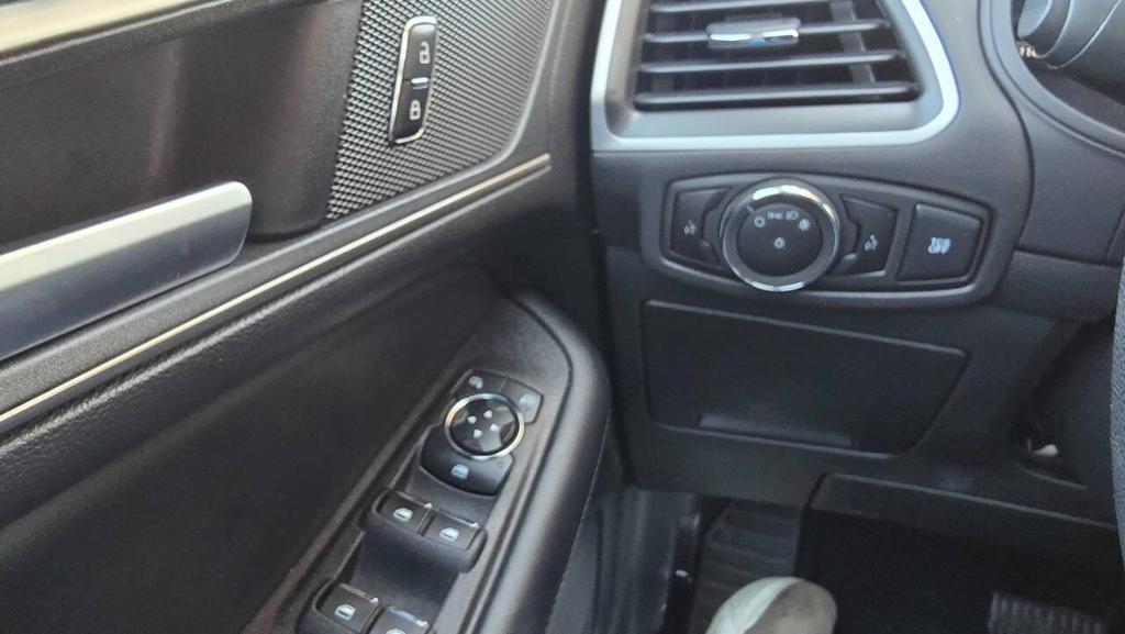 used 2024 Ford Edge car, priced at $29,800