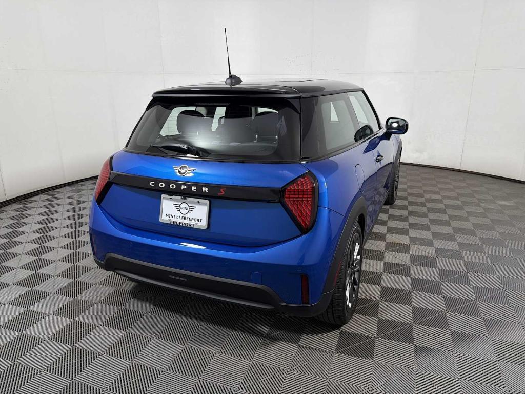 used 2025 MINI Hardtop car, priced at $29,668