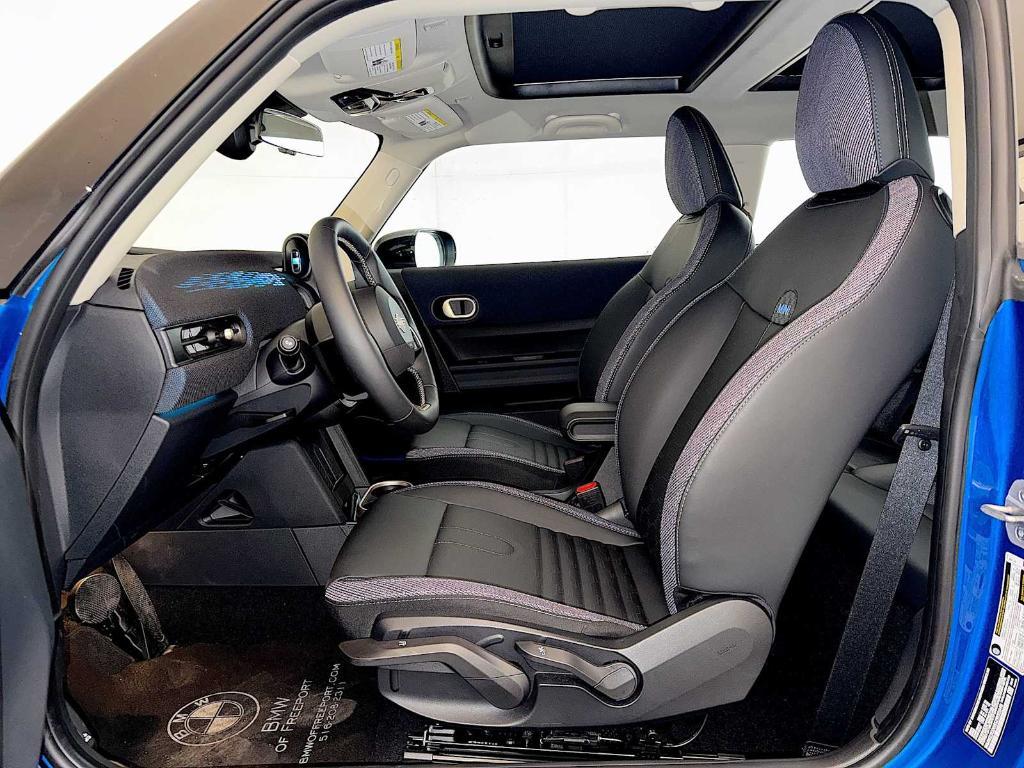 used 2025 MINI Hardtop car, priced at $29,668