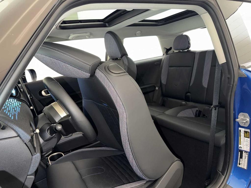 used 2025 MINI Hardtop car, priced at $29,668