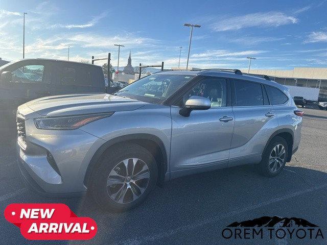 used 2021 Toyota Highlander car