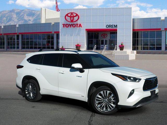 used 2020 Toyota Highlander Hybrid car, priced at $33,542