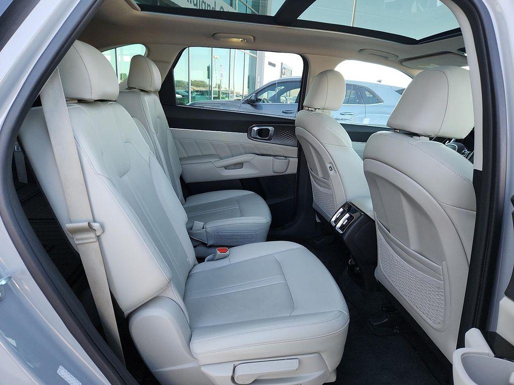 used 2022 Kia Sorento car, priced at $27,906