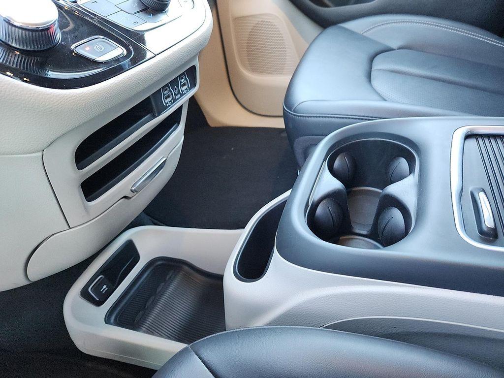 used 2024 Chrysler Pacifica Hybrid car, priced at $26,135