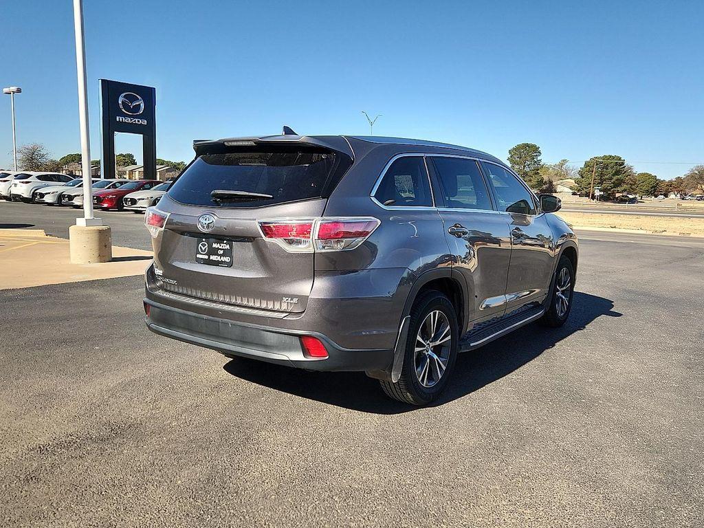 used 2016 Toyota Highlander car, priced at $16,725