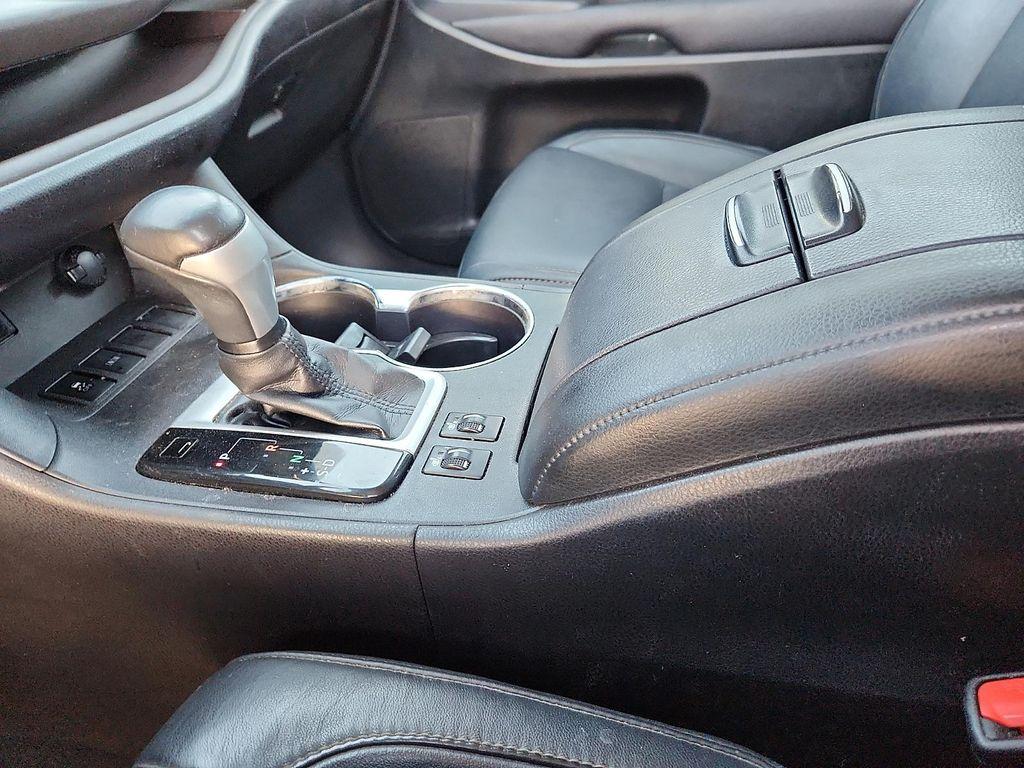 used 2016 Toyota Highlander car, priced at $16,725