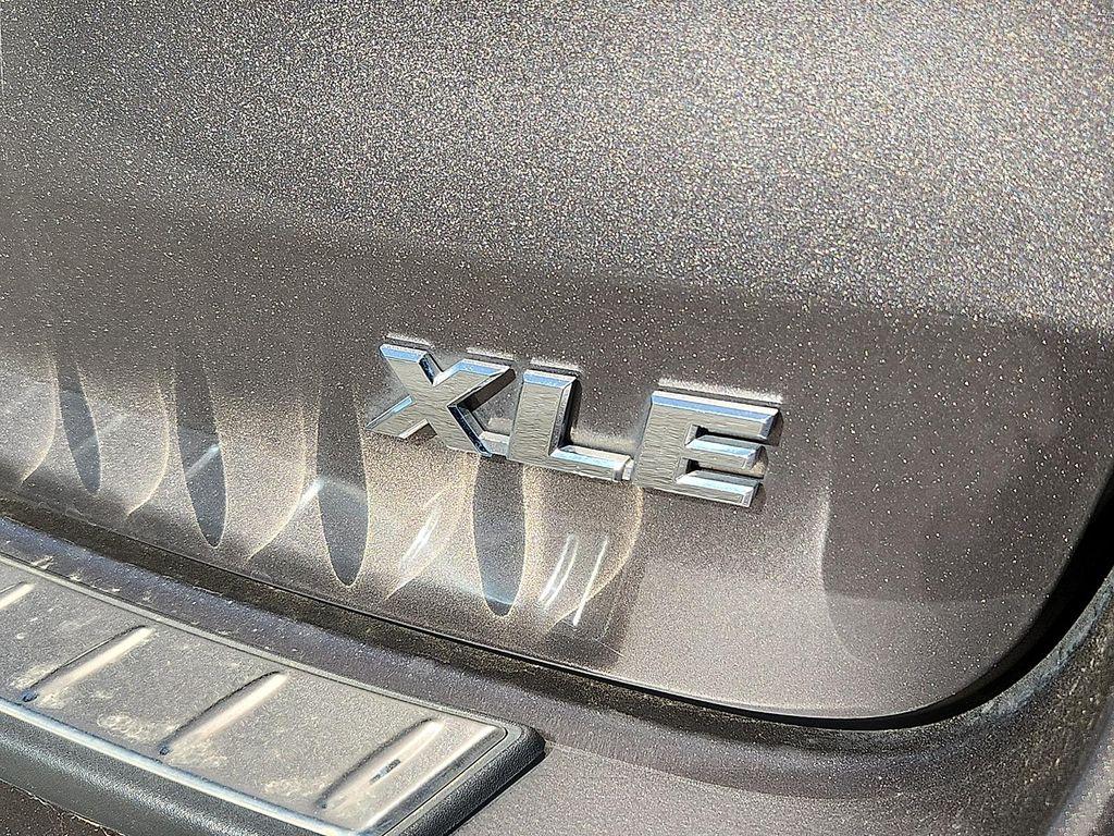 used 2016 Toyota Highlander car, priced at $16,725