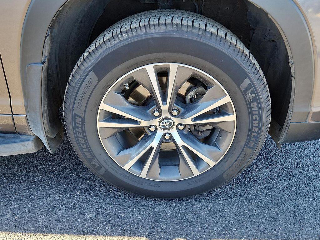 used 2016 Toyota Highlander car, priced at $16,725