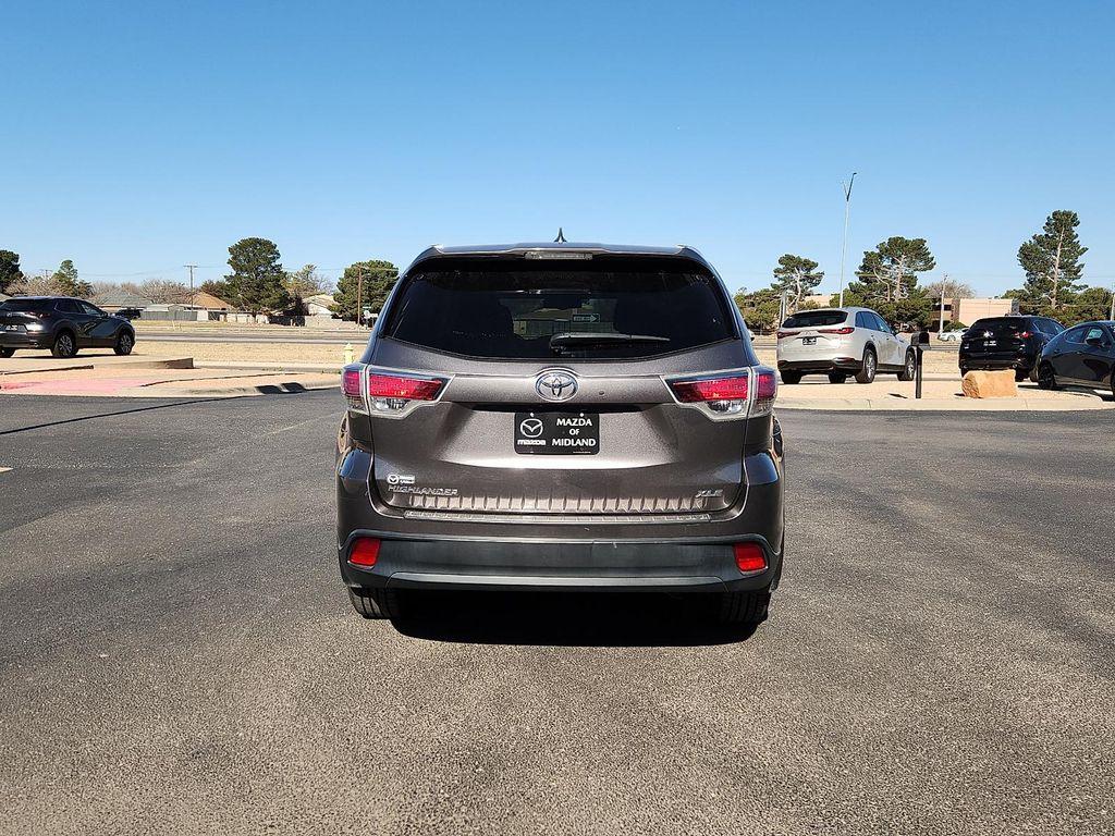 used 2016 Toyota Highlander car, priced at $16,725