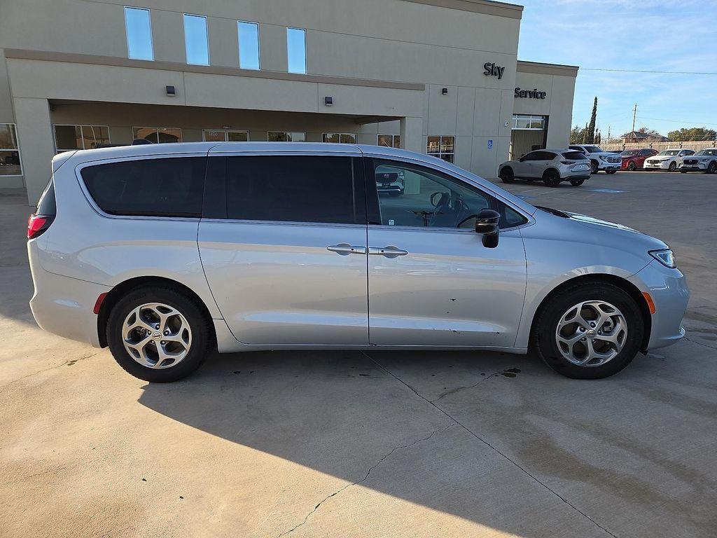 used 2024 Chrysler Pacifica car, priced at $33,693
