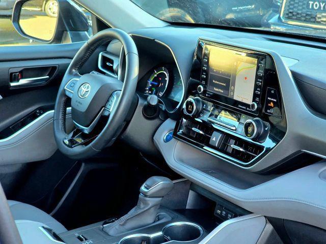 used 2020 Toyota Highlander Hybrid car, priced at $28,995