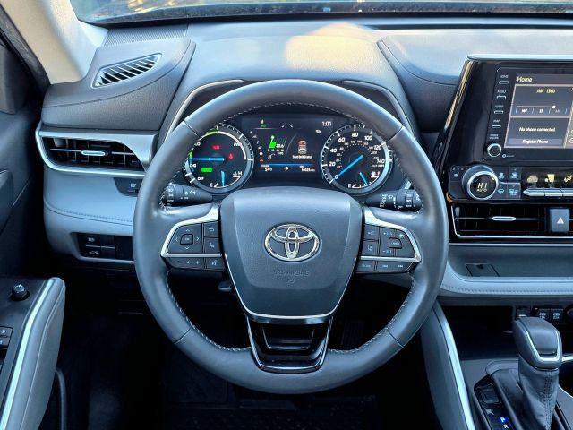 used 2020 Toyota Highlander Hybrid car, priced at $28,995
