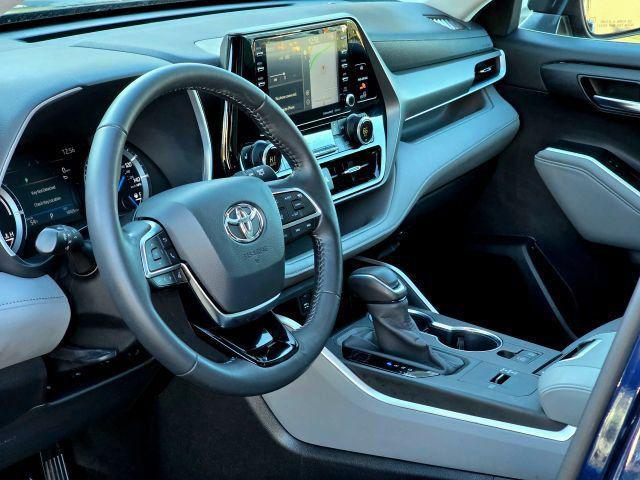 used 2020 Toyota Highlander Hybrid car, priced at $28,995