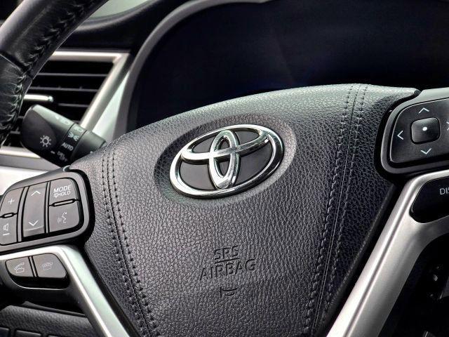 used 2015 Toyota Highlander car, priced at $15,995