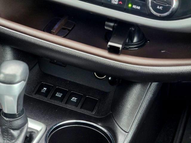 used 2016 Toyota Highlander Hybrid car, priced at $29,995