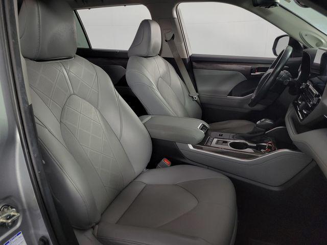 used 2020 Toyota Highlander Hybrid car, priced at $35,156
